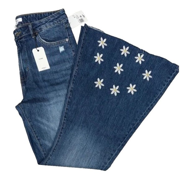 Forever 21 Flare, Bell Bottom Junior Blue Jeans with Daisy Embroidery, Size 26 - Picture 1 of 9